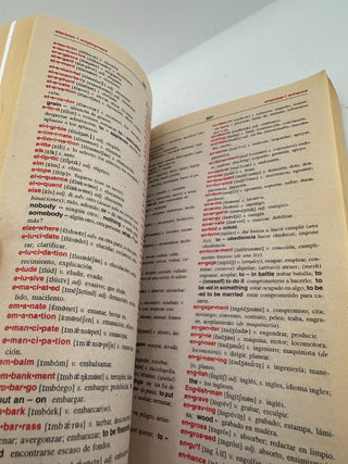 Chicago Spanish English Dictionary Bilingual Illustrated