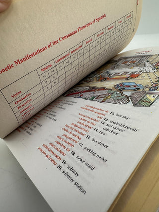 Chicago Spanish English Dictionary Bilingual Illustrated