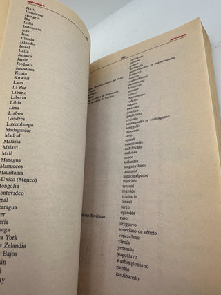 Chicago Spanish English Dictionary Bilingual Illustrated