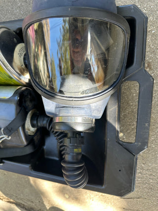 MSA Vintage GME0-SSW Gas Mask Medium With Case
